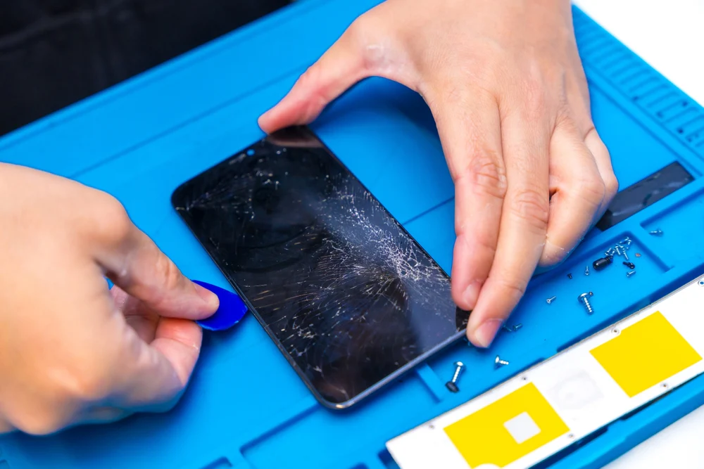 Apple Screen Repair – Costs, Authorised vs Independent & How to Choose ...